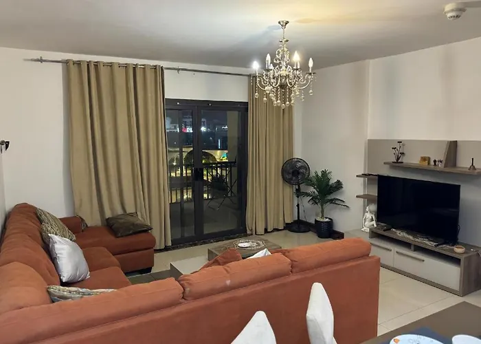Elegant Apartment With Balcony Lake View And Pool Access