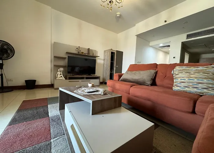Elegant Apartment With Balcony Lake View And Pool Access