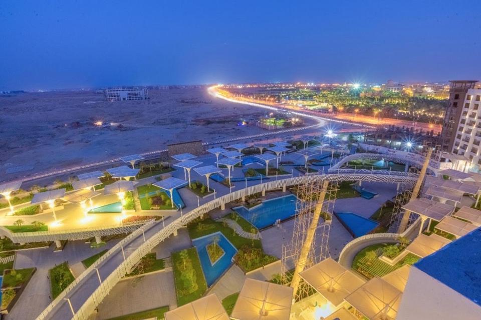 Elegant With Balcony View And Pool Access Апартаменти *